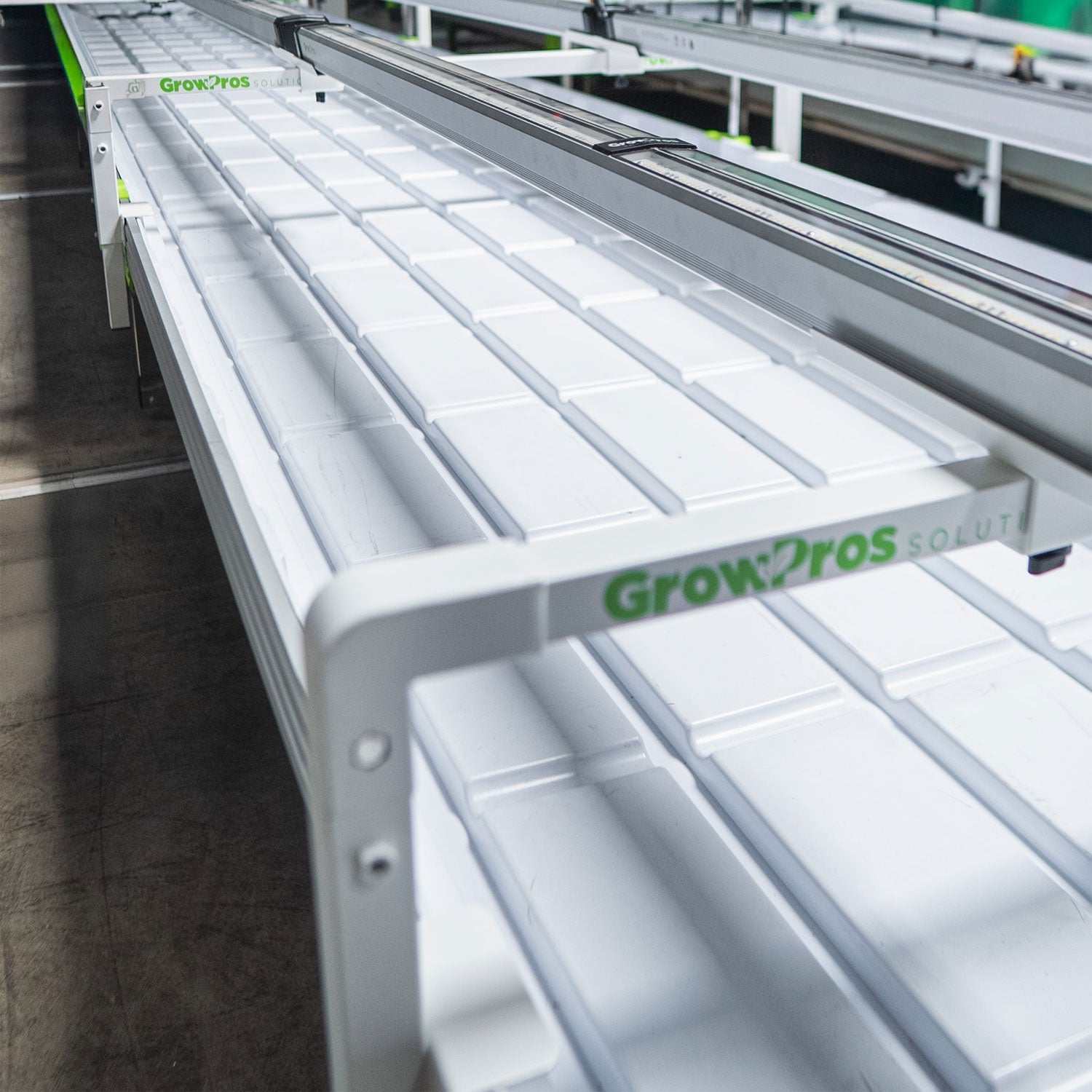 GrowPros Solutions - Bench Bridge Stands For Under Canopy Lights - Green Thumb Depot