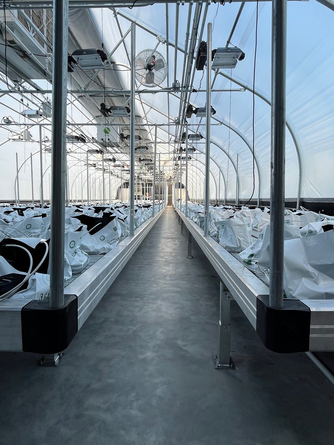 Hortitech 5' Wide Rolling Bench - Green Thumb Depot