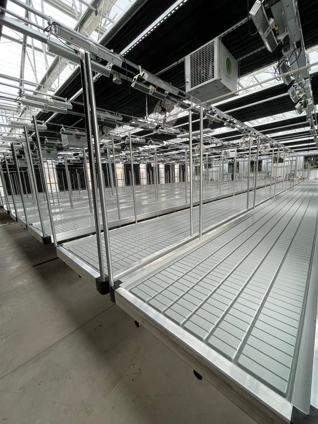 Hortitech 5' Wide Rolling Bench - Green Thumb Depot