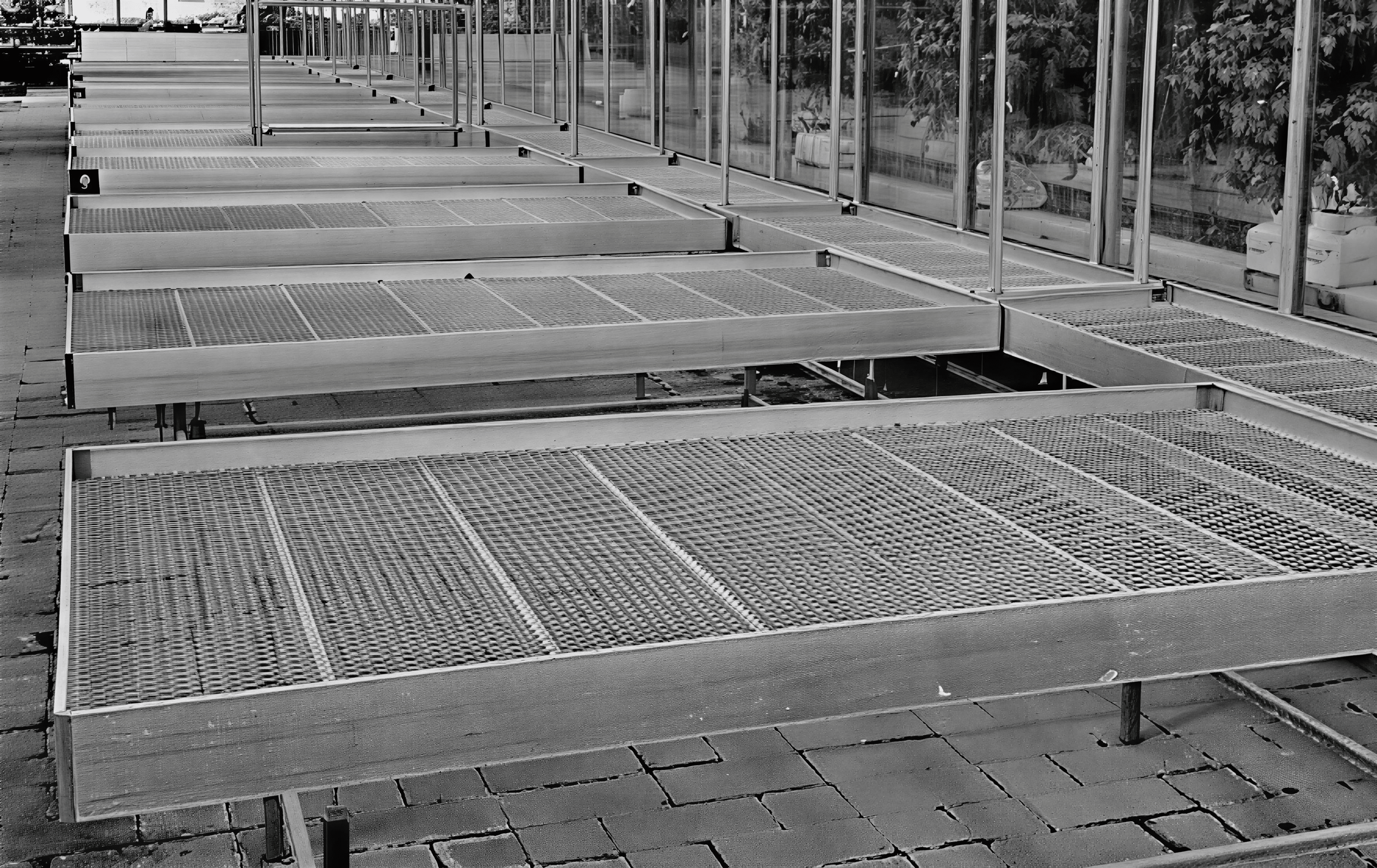 Innovative Growers Equipment Ebb & Flow Rolling Benches - Green Thumb Depot