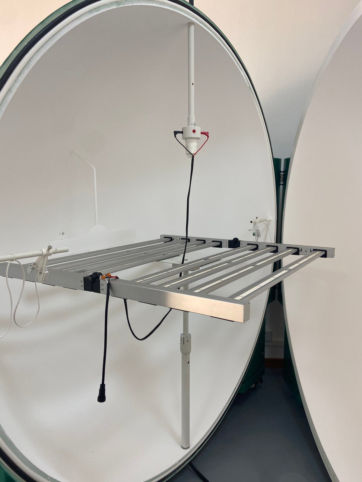 Mammoth Lighting Nova Sun Series 8 Bar 950W LED Grow Light - Green Thumb Depot